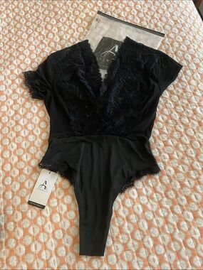 Black Lace V-Neck Bodysuit with Short Sleeves